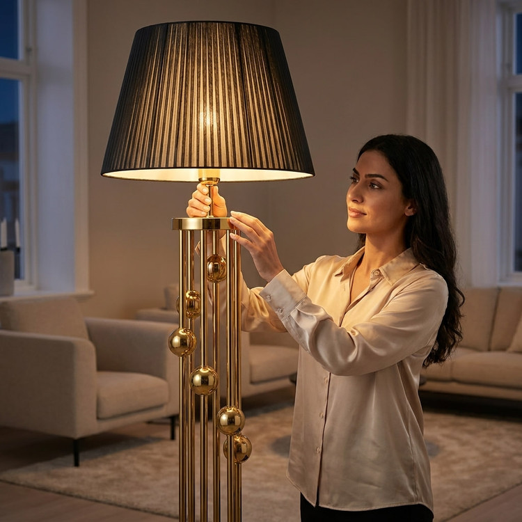 آباژور ایستاده سالنی طلایی با شید مشکی